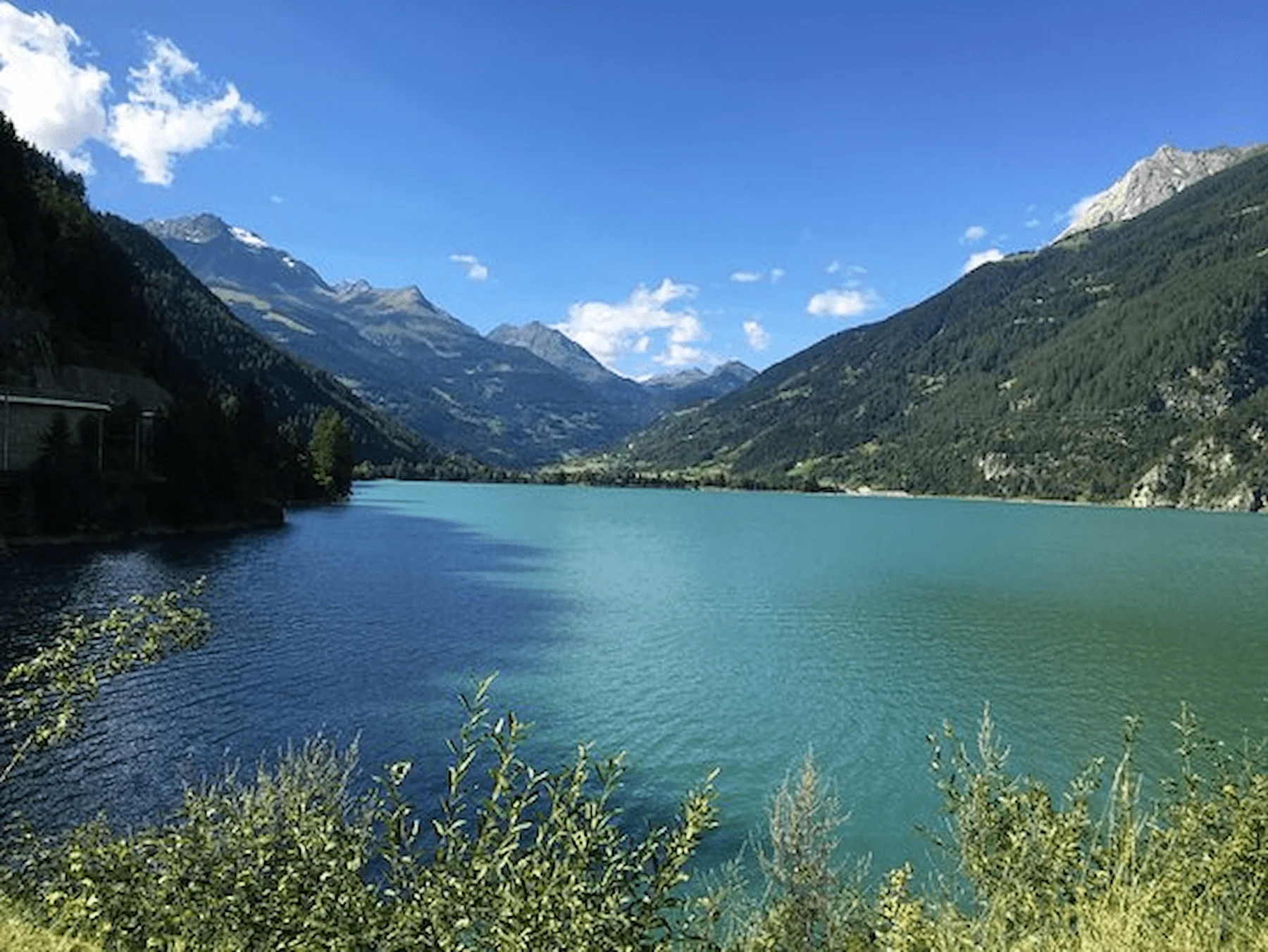 Miralago-Le Prese: Il Gioiello Lacustre del Trenino Rosso del Bernina Miralago-Le Prese: Il Gioiello Lacustre del Trenino Rosso del Bernina